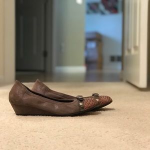 Low wedge shoe